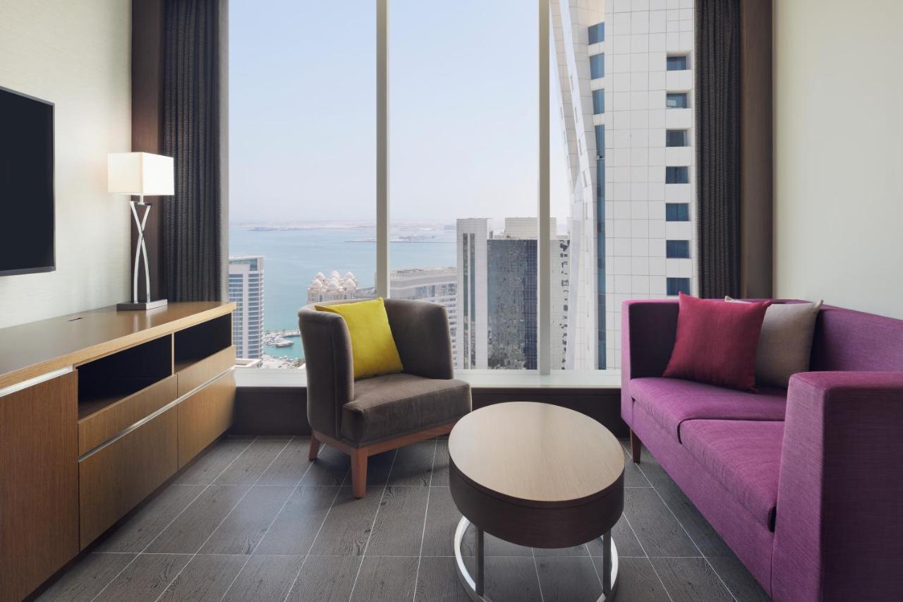 Delta Hotels By Marriott City Center Doha Luaran gambar Living room