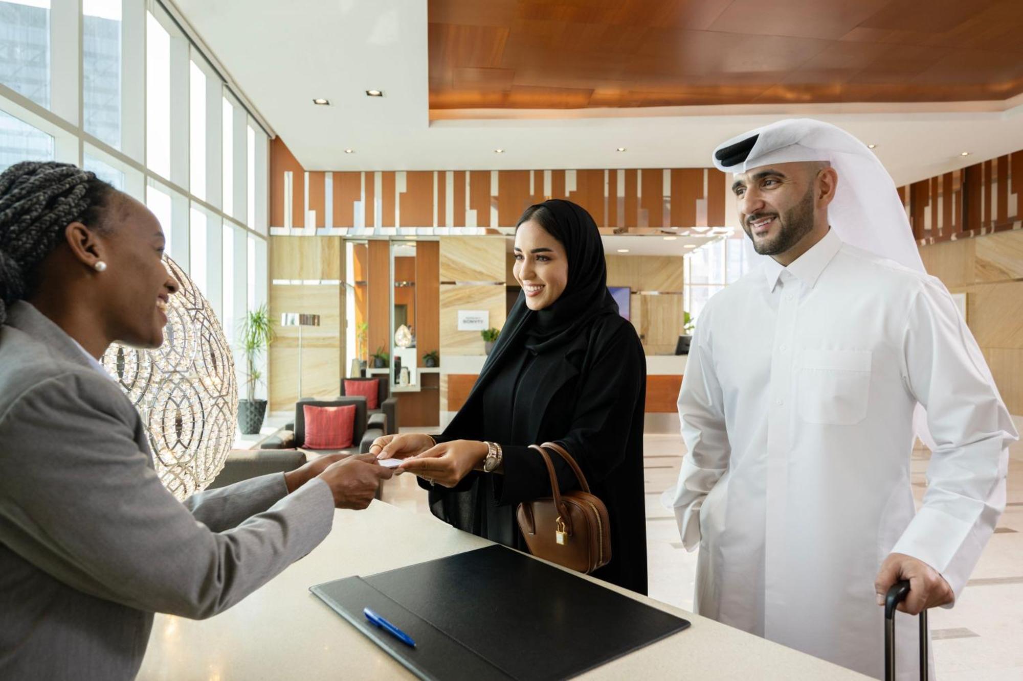 Delta Hotels By Marriott City Center Doha Luaran gambar A hotel receptionist welcomes guests