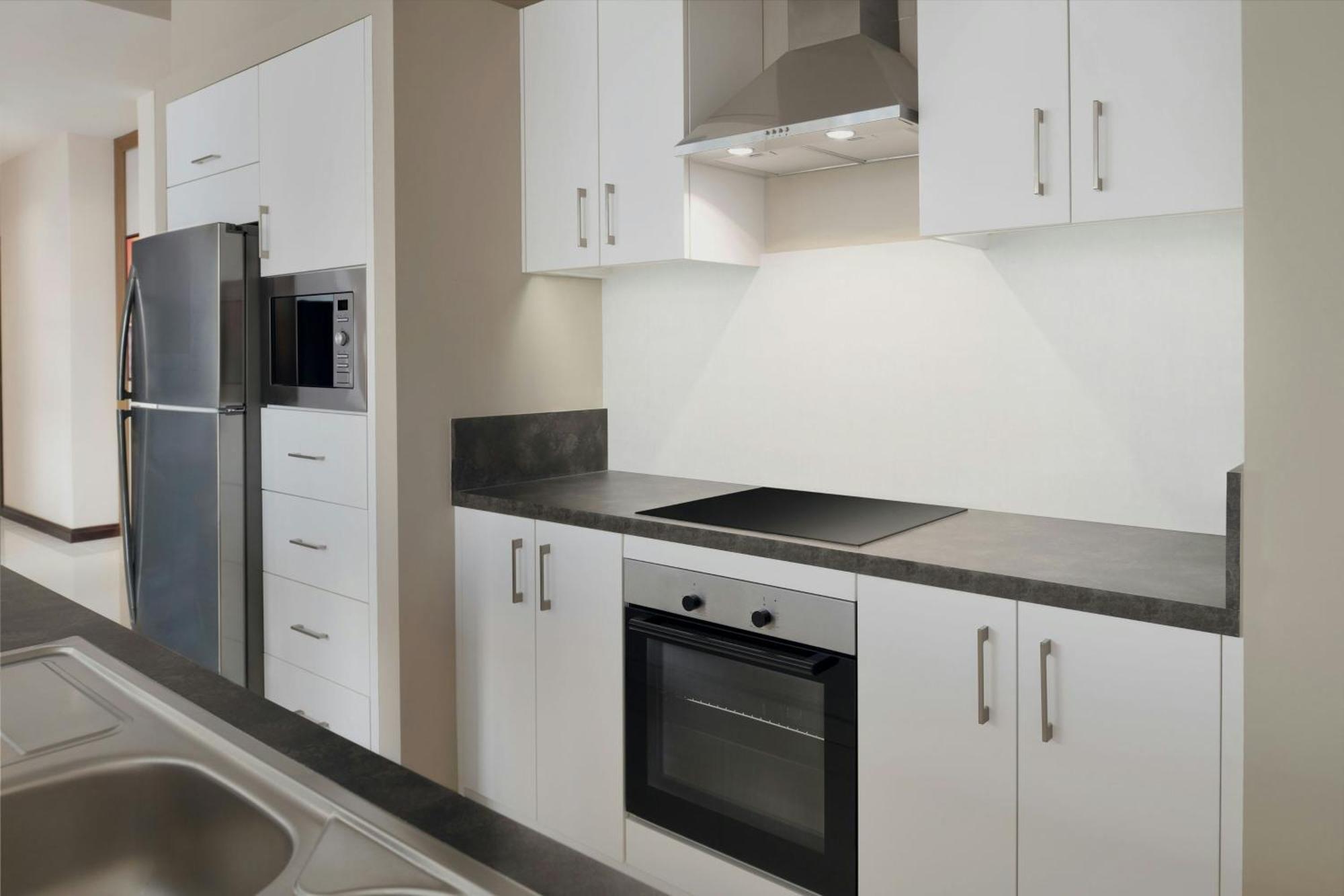 Delta Hotels By Marriott City Center Doha Luaran gambar A typical kitchen in a student apartment
